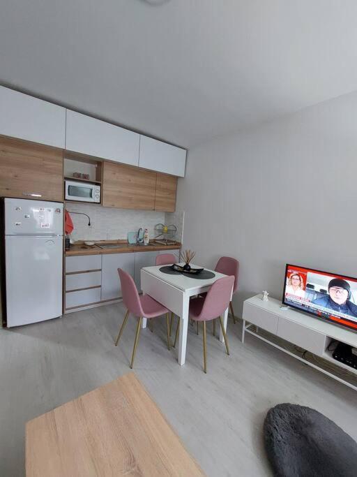 City Center Chic, Urban Apartment Skopje Zewnętrze zdjęcie